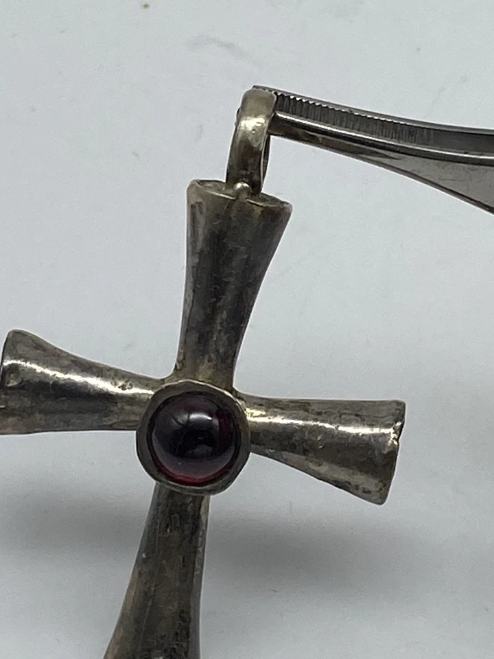 Colgante Cruz Pesada Granate Plata Esterlina C. M. A Foto 3 de 4