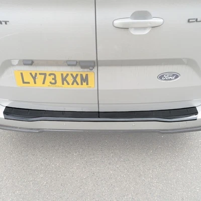 TRANSPORTER HQ Ford Transit Custom 2nd Gen (2024-)–Ribbed Rear Bumper Protector - Carbon Effect