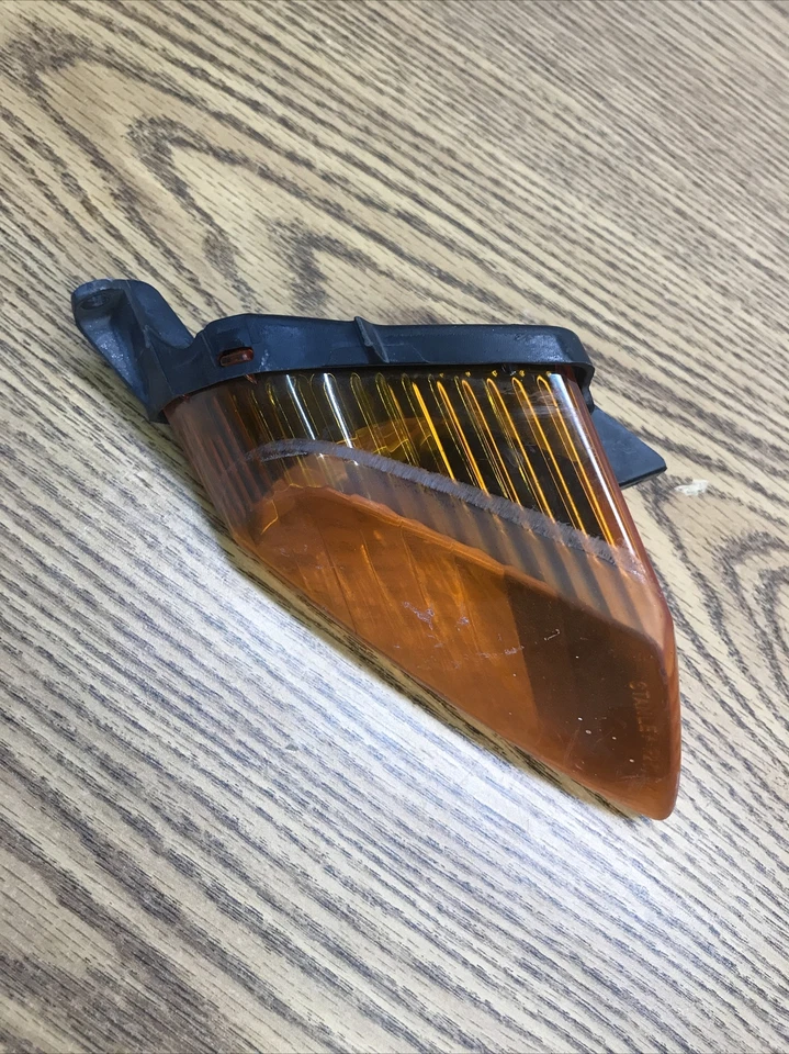 HONDA VFR800 INTERCEPTOR 2002-2005 INTERMITENTE DELANTERO DERECHO PARTE # 33410-MCW-A01 Foto 2 de 4