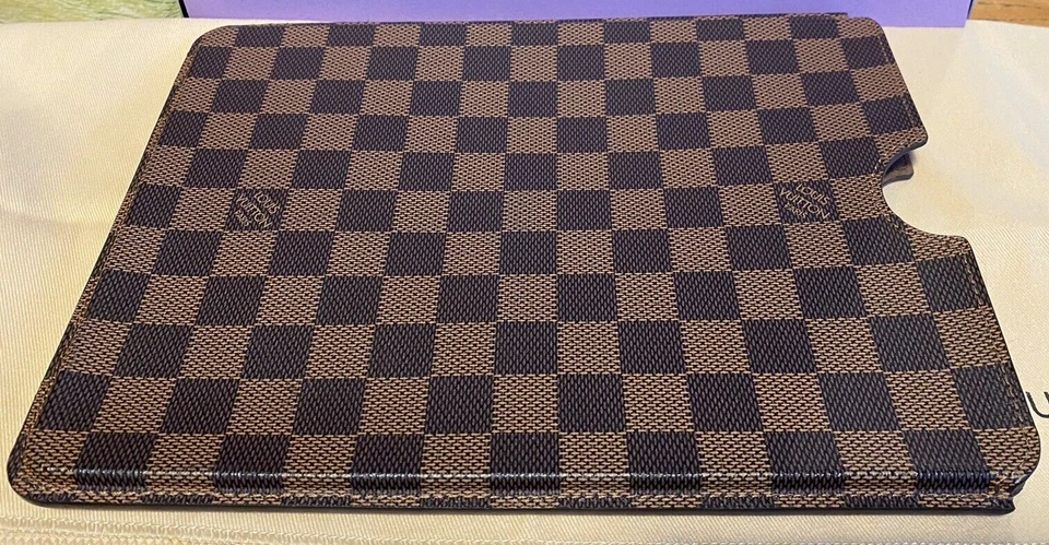 Authentic Louis Vuitton Hardcase iPad Air 2 RP:£315 12%OFF SALE:£277 🔥 - Image 3 of 4