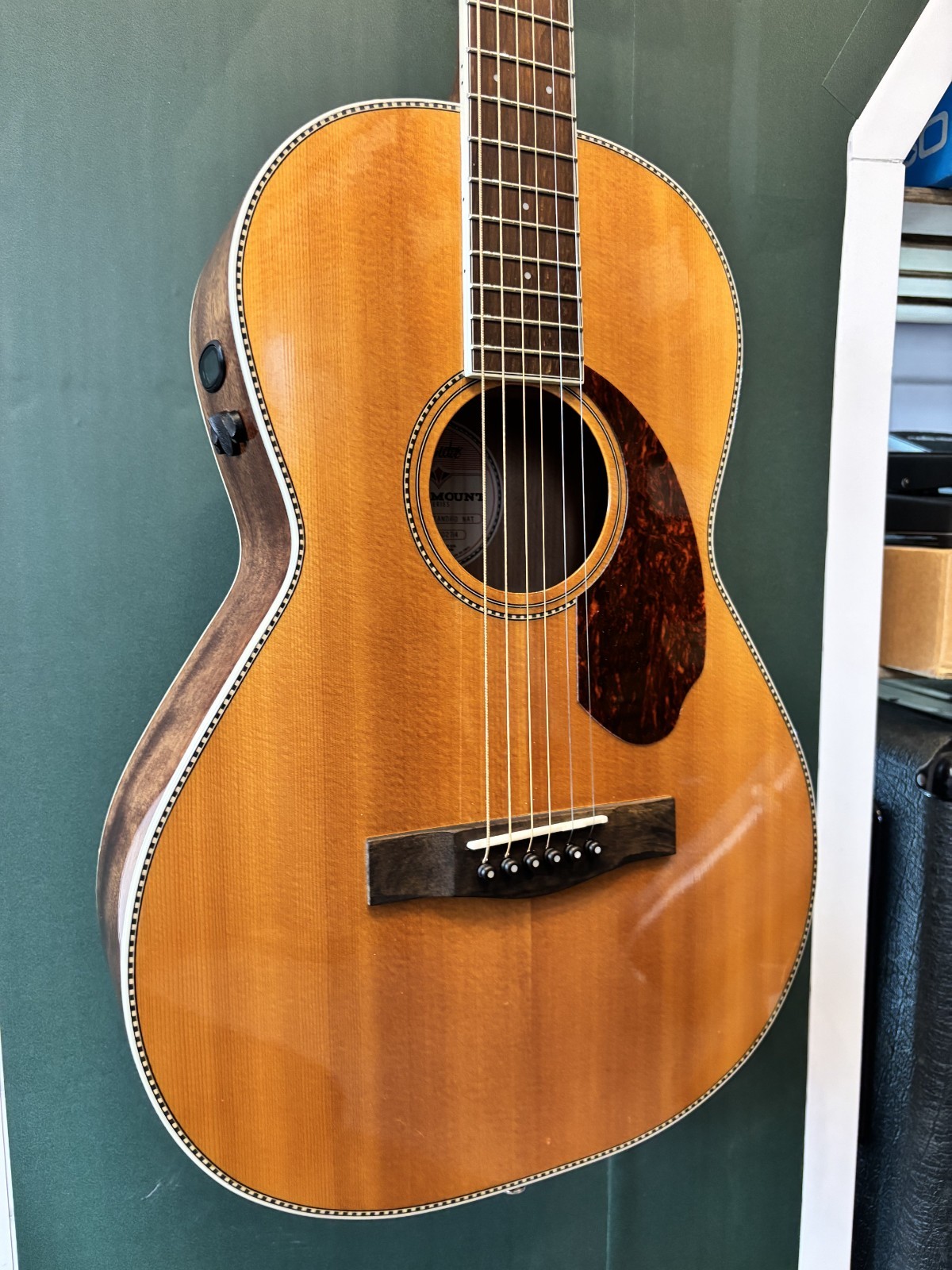 Fender Paramount PM-2E Electro Acoustic Guitar inc hard case 4