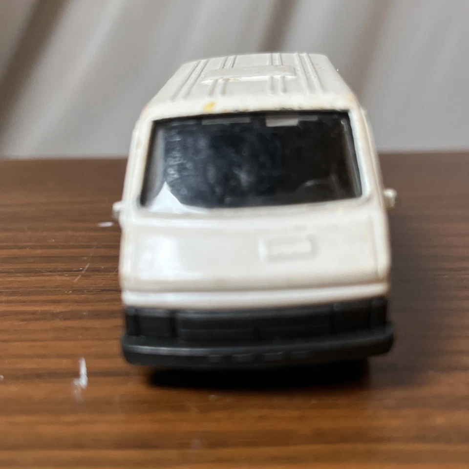 Corgi 1:64 Renault Trafic Van White + Yellow Loose Renault Parts and Service - Image 4 of 4