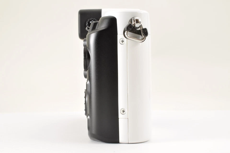 [US Duty Paid] Nikon 1 V1 White Mirrorless Camera & 10mm Lens Kit in BOX USA - Image 4 of 4