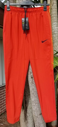 🆕 SZ MEDIUM UNIQUE RARE🔥 Nike Men's Soccer or Training Pants Red AQ0457-622 - Picture 2 of 10