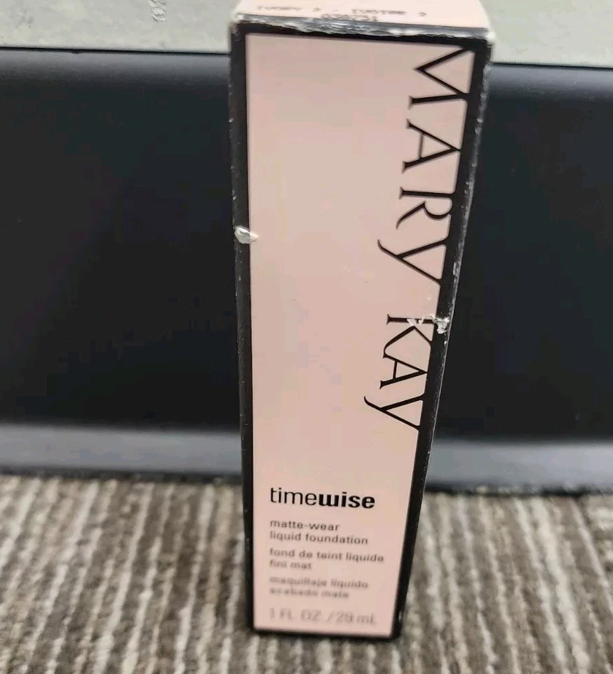 New In Box Mary Kay Matte Wear Foundation Ivory 2 #038751  Free Shipping! - Image 2 of 4
