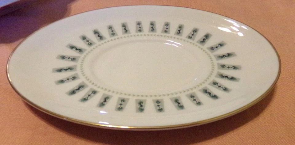 Royal Doulton Tapiz Gravy Boat & Base Set Inglaterra Translúcido China Usado en Excelente Condición Foto 3 de 4