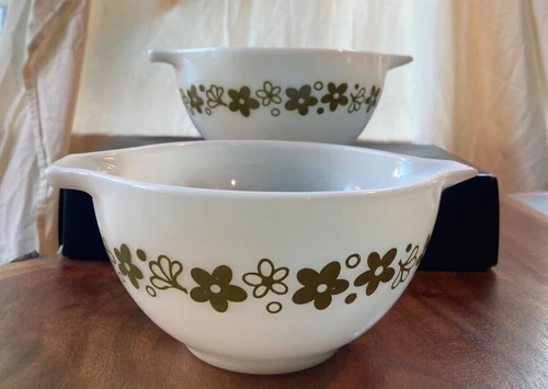 PYREX set of 2 Crazy Daisy Spring Blossom 1 1/2 pt Cinderella Mixing Bowl 441