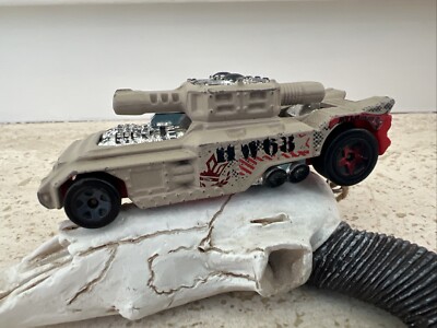 Hot Wheels Invader HW68 Beige Mattel 2014 Unboxed