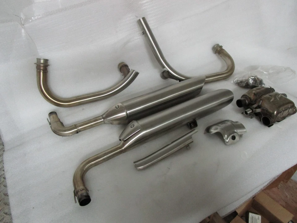 Sistema de escape Triumph Bonneville Bobber 17-22 OEM Foto 2 de 4