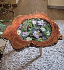 Baumscheibe Tisch mit Echtblumen und Epoxidharz Apfelbaumholz Couchtisch