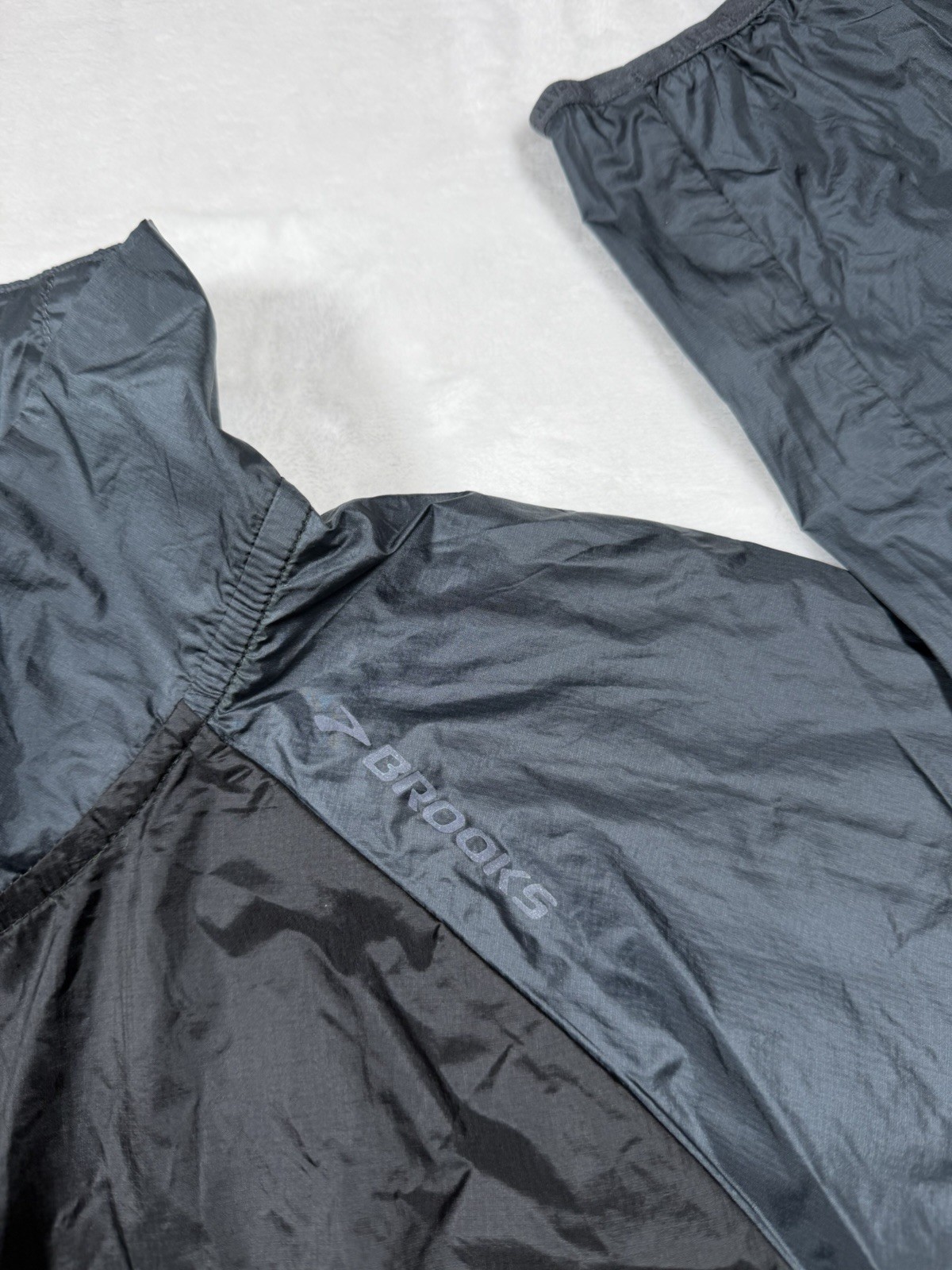 Brooks Lightweight Packable Running Wind Rain Jac… - image 3