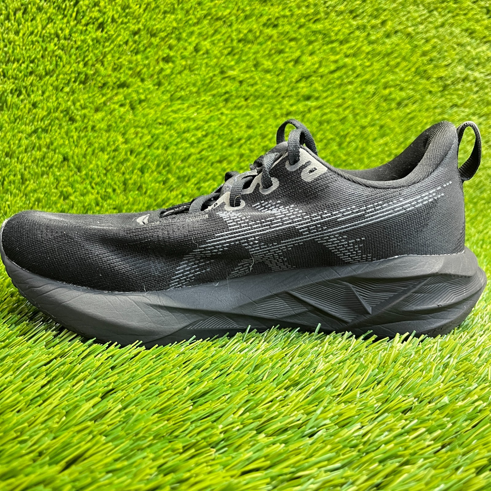 Asics Novablast 5 Womens Size 8.5 Black Athletic Running Walking Shoes Sneakers thumbnail 2