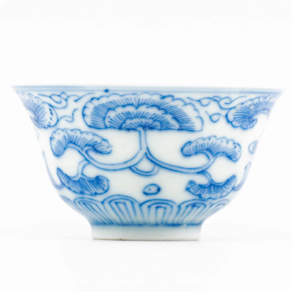 Antigua taza de té china de porcelana azul blanco Lingzhi Jiaqing marcada siglo XIX Foto 3 de 4