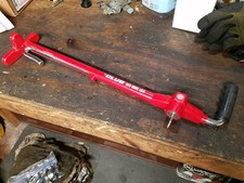 The Club Cl-606 Vehicle Brake Lock The Club Cl-606 Vehicle Brake Lock