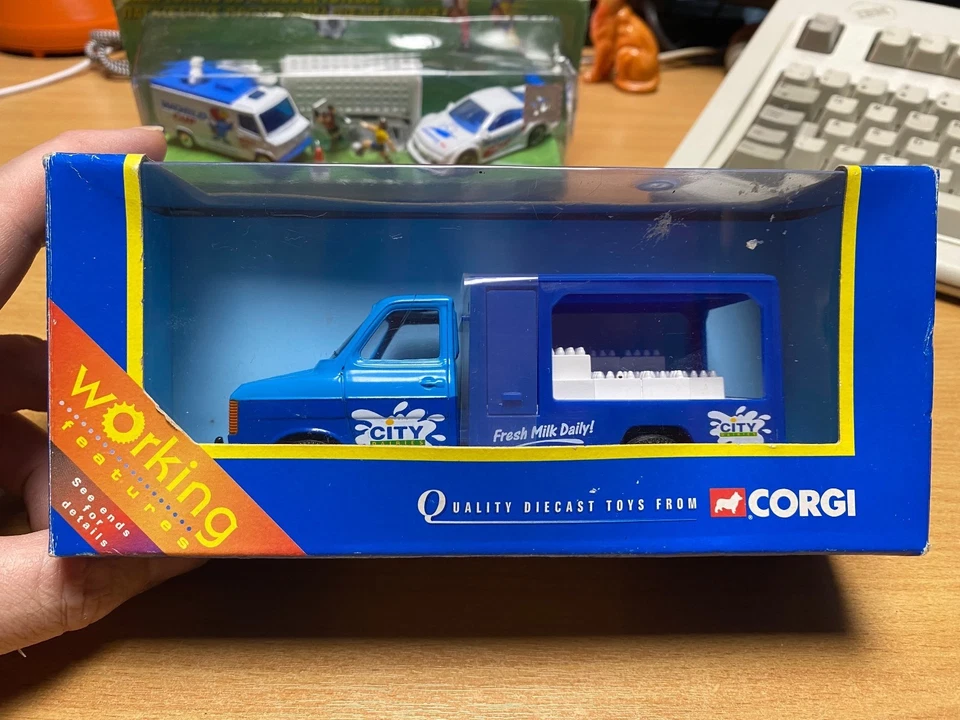 🙇🏻 CORGI FORD TRANSIT MK2 MILK VAN MINT NEW BOXED MODEL CITY DAIRIES 56801 🙇 - Image 2 of 4