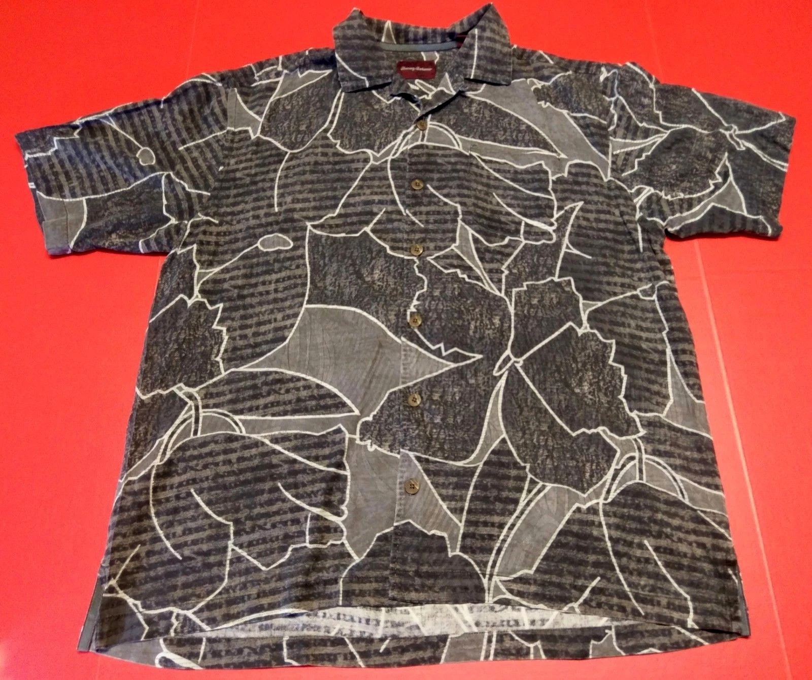 Tommy Bahama Gray Geometric Shapes Leaves Mens Hawaiian Shirt Silk Vacation M