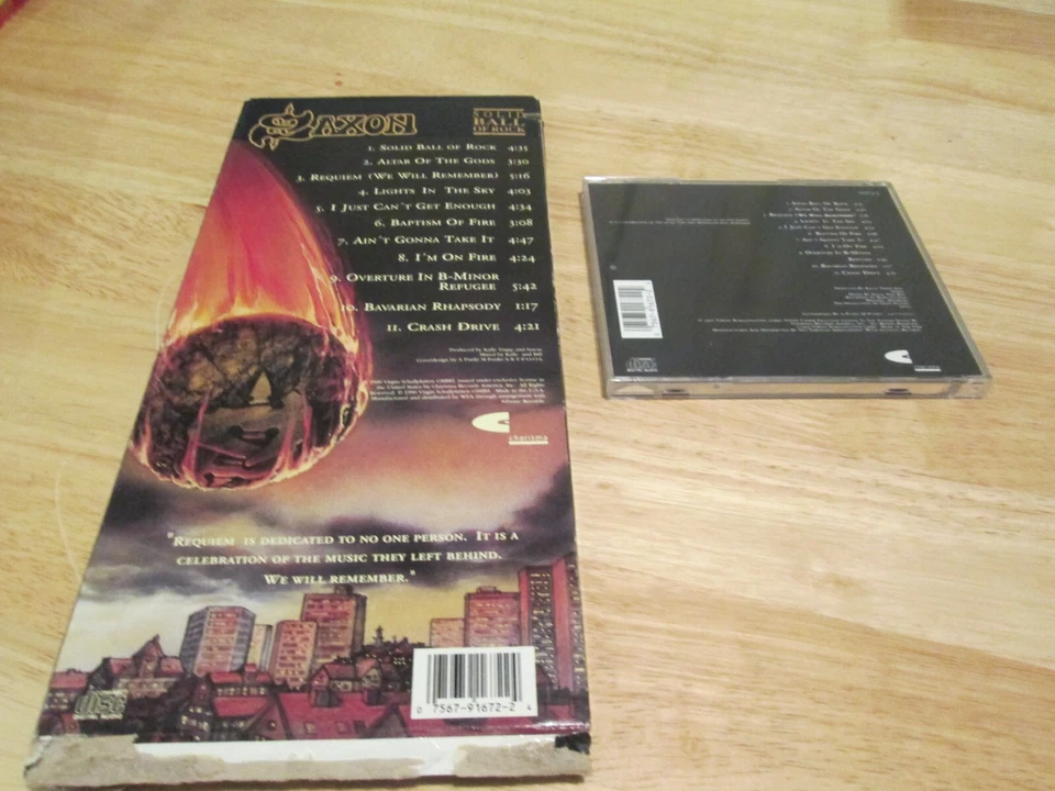 Saxon - Solid Ball Of Rock Rare Longbox Hard To Find Foto 2 de 4