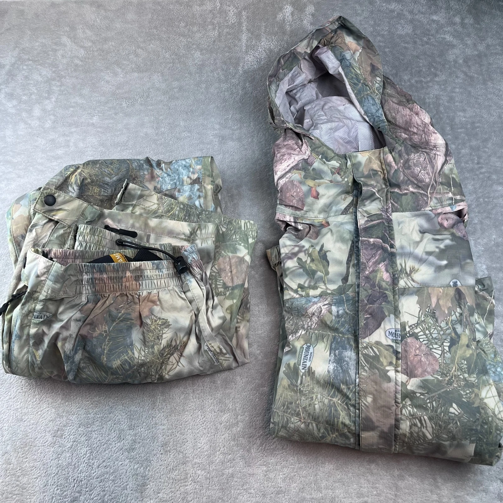 KINGS Camo Waterproof Light Weight Rain Jacket & Pants Sz L Mens Mountain Shadow
Opens in a new wind