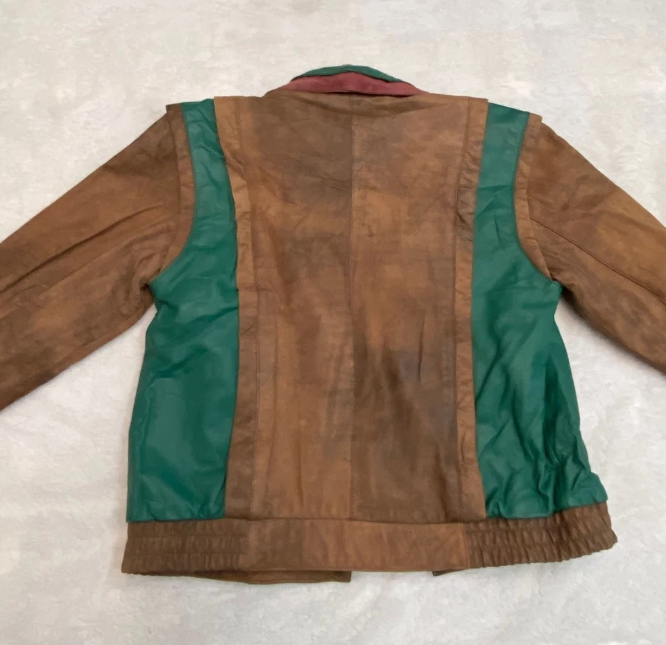 Gabardina de cuero negra con cinturón La Corvina Foto 2 de 4