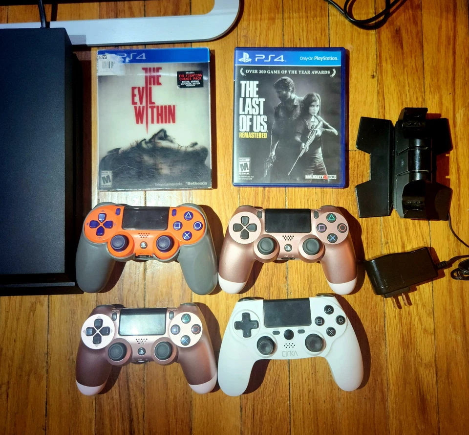 Sony PS4 500GB Bundle + 4 Controllers, Charge Dock, Evil Within, The Last of Us - Image 2 of 4