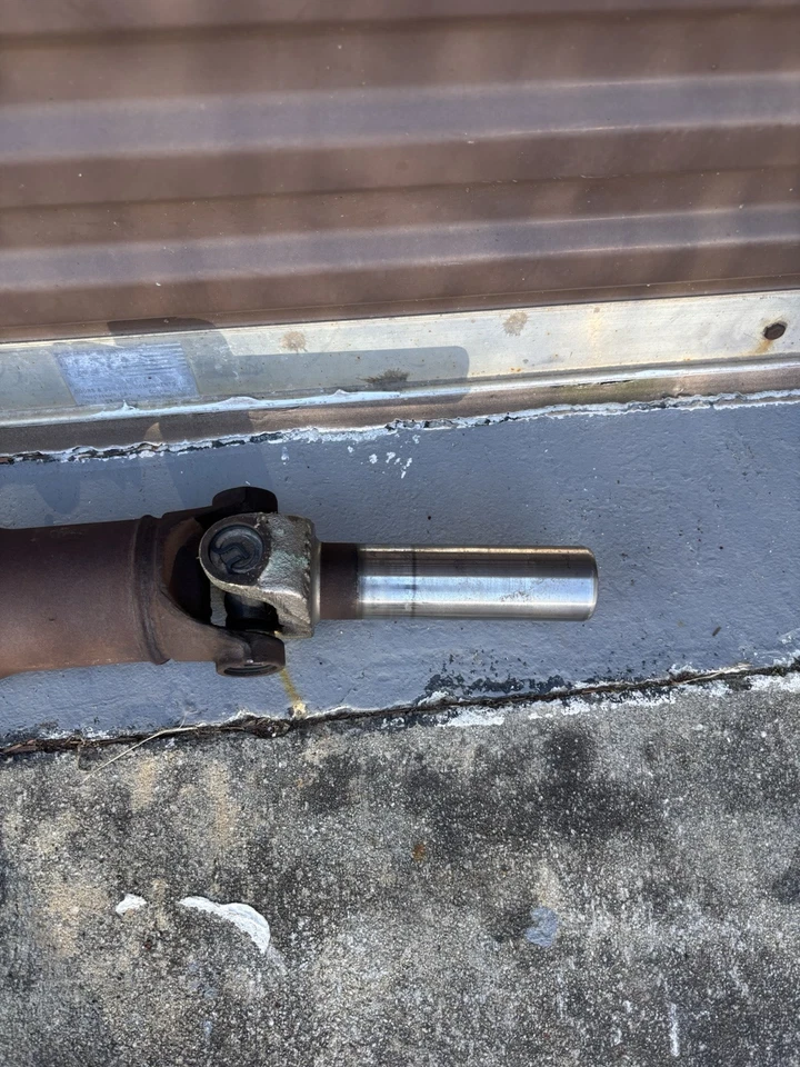 Eixo de transmissão manual 1999-2004 Ford Mustang GT 4.6L - 126D - Imagem 2 de 4