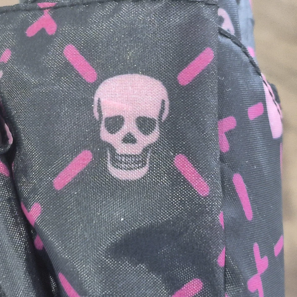 Paraguas Betsey Johnson Calaveras Corazones Negro y Rosa Compacto Pulsador Foto 2 de 4