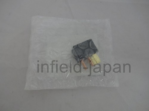 Genuine Mitsubishi Lancer EVO X Updated Fuel Pump Relay 8627A030 F/S - Picture 4 of 7