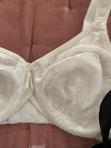 Lot of 2 Wacoal Bras 34D Style 85567 Awareness Underwire Ivory & Black - Picture 2 of 8