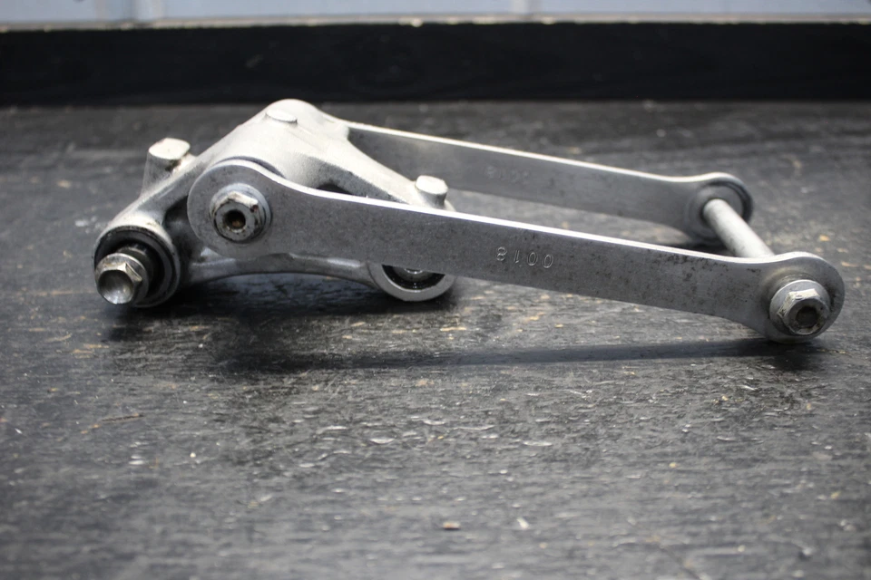 06-07 KAWASAKI NINJA ZX10R ZX10 TRASERO DOGBONE ACOPLAMIENTO ENLACE 2006 2007 Foto 3 de 4