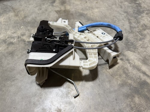 2020-2024 HYUNDAI VENUE REAR RIGHT SIDE DOOR LOCK LATCH ACTUATOR & CABLES OEM - Picture 4 of 8