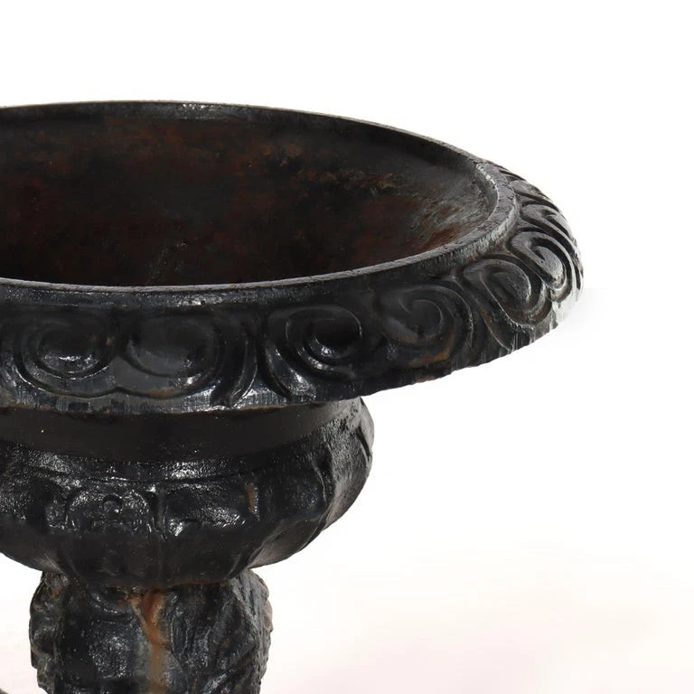 Urna de jardín antigua neoclásica de hierro fundido con figura de querubín C1890 Foto 4 de 4