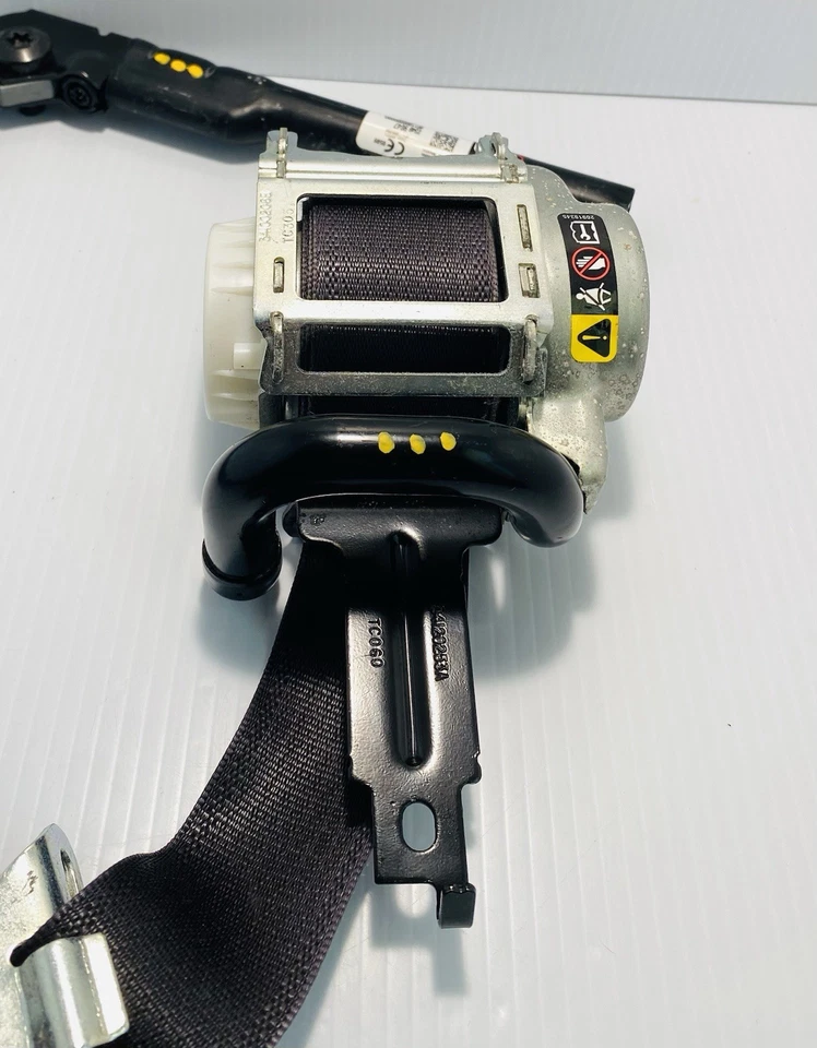 2015-2016 GMC YUKON SUBURBAN ESCALADE LEFT DRIVER FRONT SEATBELT RESTRAINT OEM Foto 4 de 4