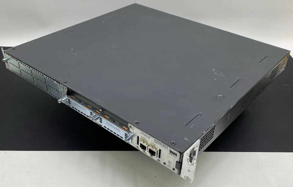Cisco 2811 Integrated Services Router – 2800 Series, Rev A0, P/N 47‑17021‑01 - Image 2 of 4