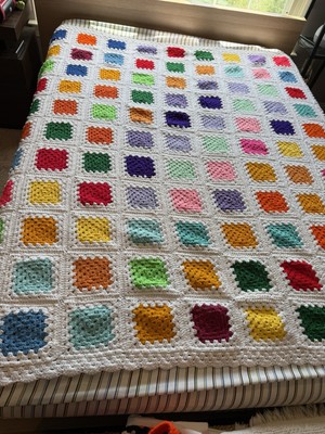 BEAUTIFUL HAND CROCHETED GRANNY SQUARE AFGHAN White Colorful Blocks 75 X 75 