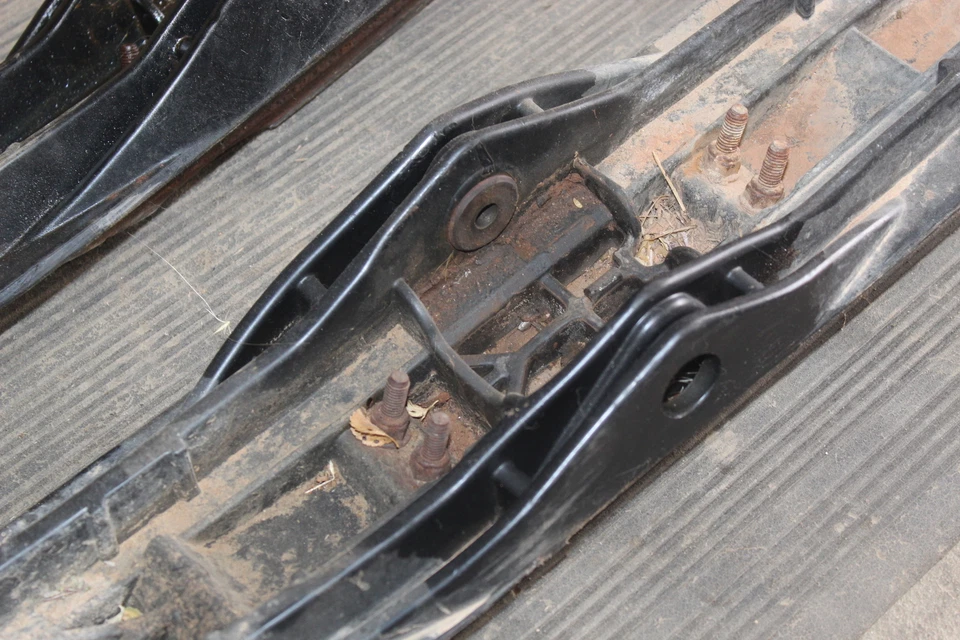 2012 Ski-doo Grand Touring 550f Sport Skis Runners Pair Set - Image 3 of 4