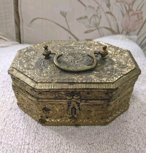Vintage Messing Cricket Box Blumenausschnitt verziert Mogul Jali Box blau Samt gefüttert