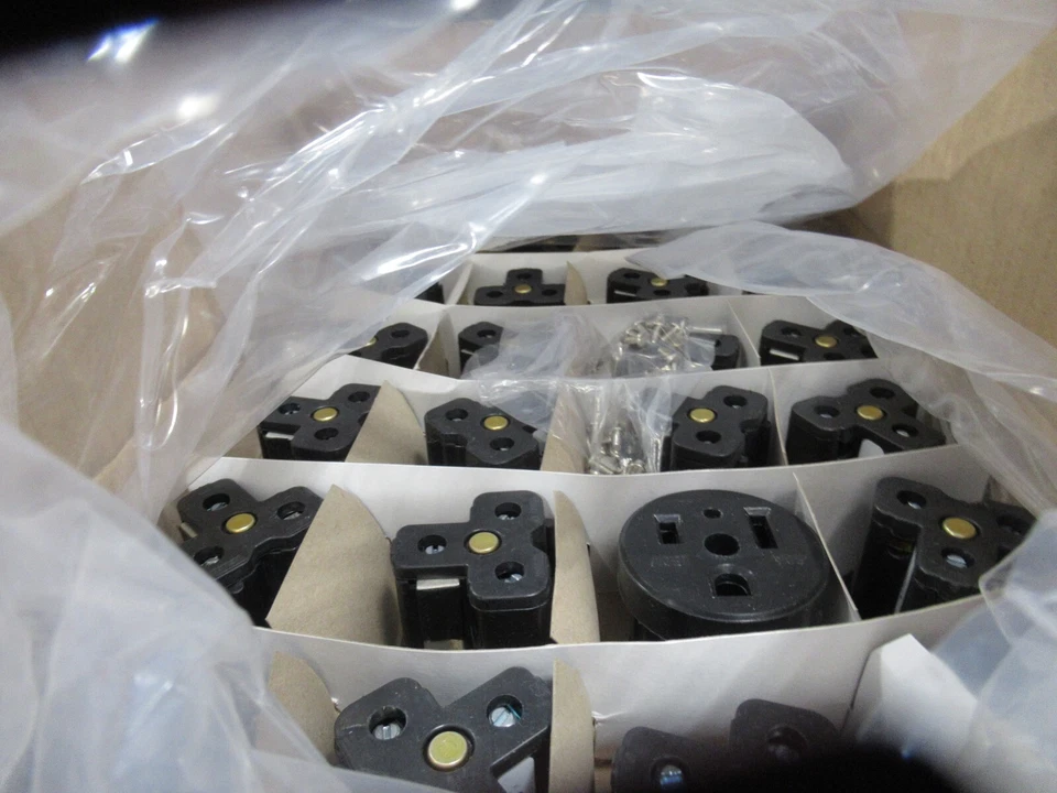 Eaton 1254-BU;1 (CAJA DE 48) Receptáculo eléctrico 50A 250V 2P3W puesta a tierra 6-50R NUEVO-B Foto 2 de 4