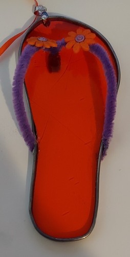 HANDCRAFTED ORANGE/PURPLE STAINED GLASS HANGING SANDAL ART PIECE - 第 1/8 張圖片