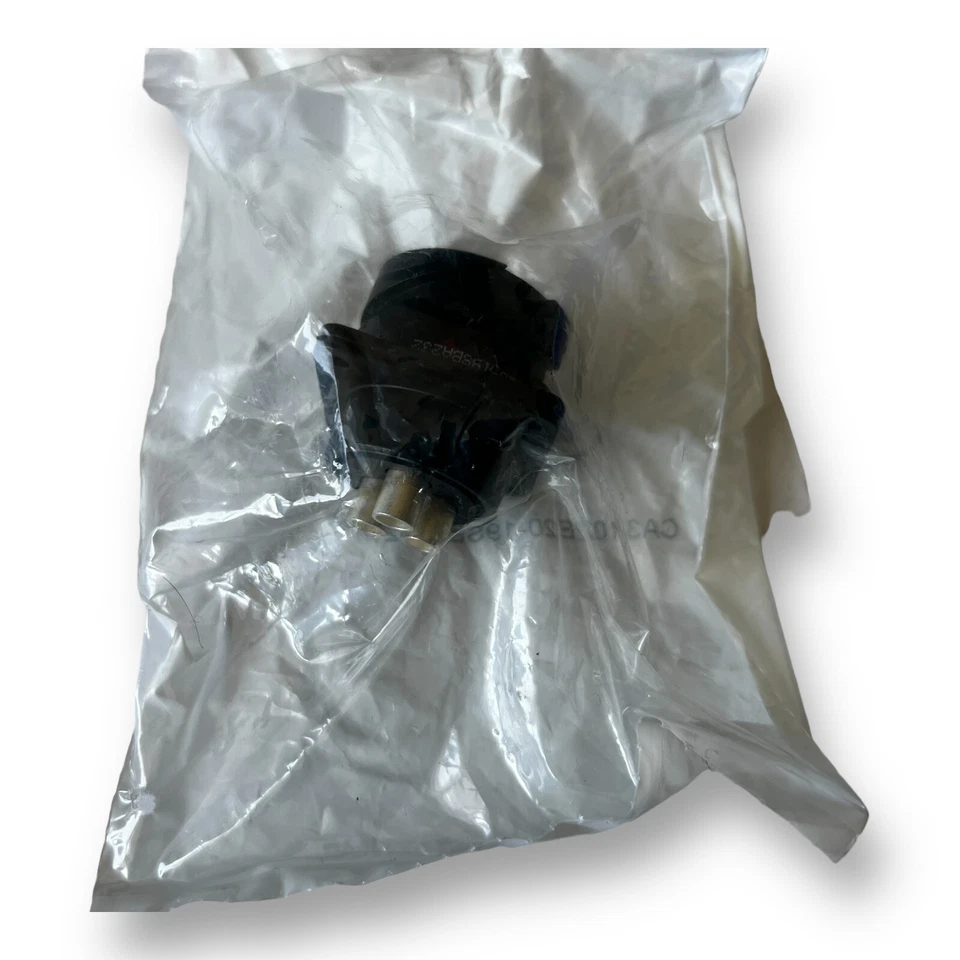 NEW ITT Cannon CA3102E20-19SBA232 3 Position Circular Connector, Panel Mount - Image 4 of 4