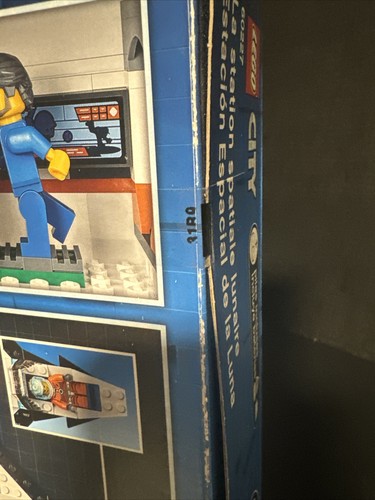 LEGO City Lunar Space Station Space Port 60227 New AFOL - Picture 6 of 10