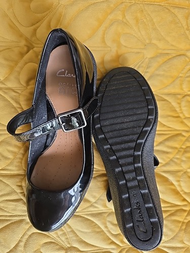 Clarks Leather Black Patent Shoes, Size 6 UK. - Picture 5 of 8