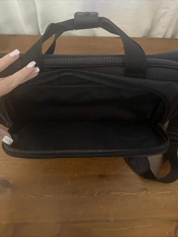 Bolsa de viagem Skyway Luggage 606 bolsa de mão para laptop preta com alça de ombro bolsos - Imagem 3 de 4