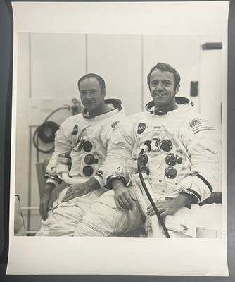 1970 APOLLO 14 ASTRONAUTS SHEPARD MITCHELL SPACESUITS OFFICIAL NASA PRESS PHOTO