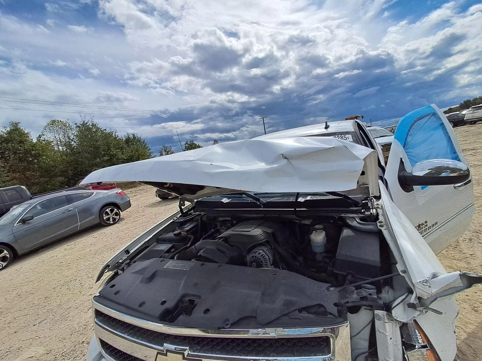 Used Front Center Interior Rear View Mirror fits: 2009 Chevrolet Silverado 1500 - Image 2 of 4