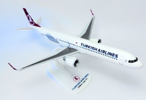 Airbus A321neo Turkish Airlines Herpa Snap Fit Collectors Model Scale 1:200 - Picture 1 of 8