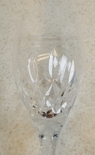 Signed Miller Rogaska Memoir pattern 8 1/4” Wine Stem Excellent Condition! - Picture 2 of 3