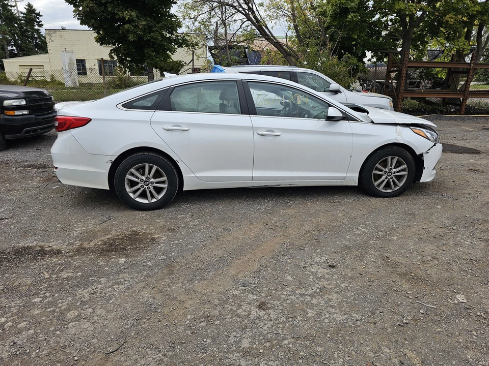 Used Front Left Door Window Regulator Front fits: 2016 Hyundai Sonata electric V - Image 2 of 4