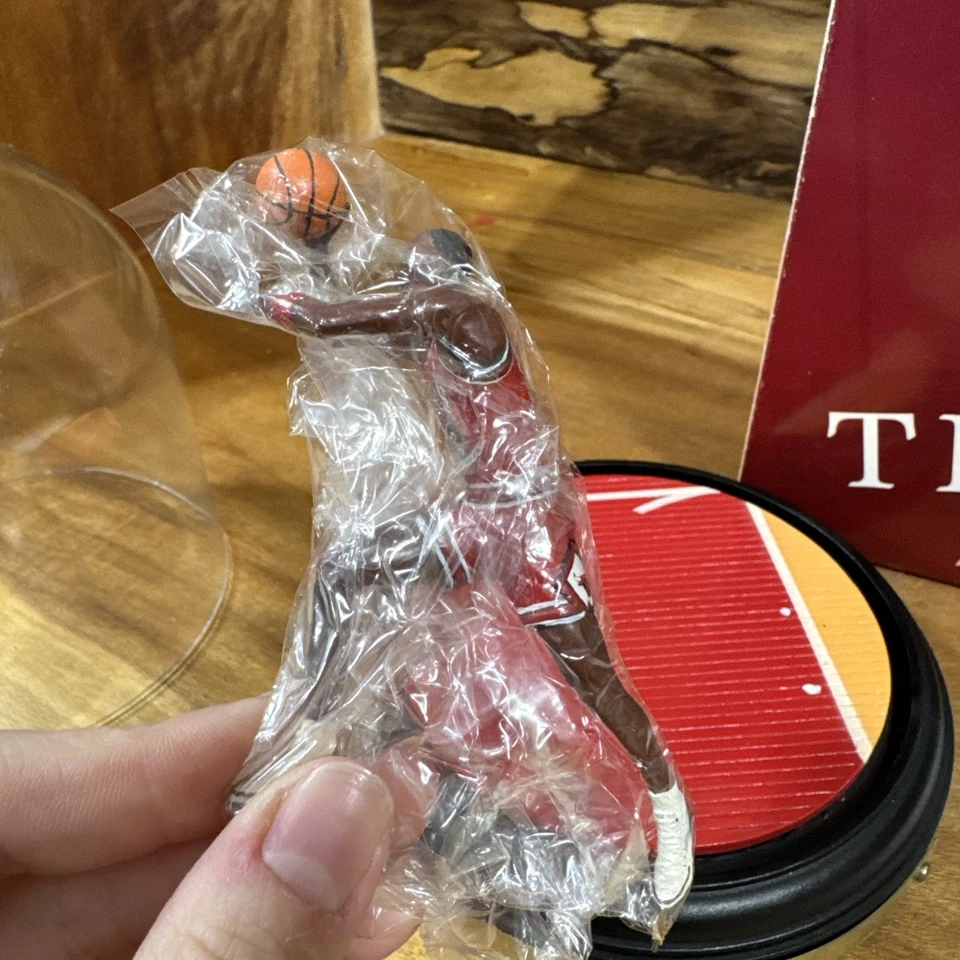 1999 Michael Jordan Upper Deck Liftoff Slam Dunk Tributes Figurine W/ Box C661 - Image 3 of 4