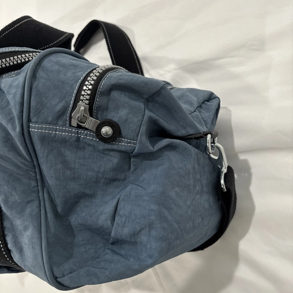 Bolsa de equipaje de lona repelente al agua de nailon marca Kipling de colección, asa superior para llevar Foto 4 de 4