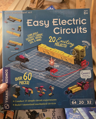 Thames & Kosmos Easy Electric Circuits STEM Kit 8+ 20 Projects, 60+ Pieces